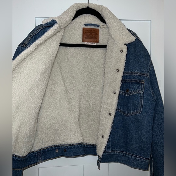 OBO Levi’s HERITAGE SHERPA TRUCKER JACKET, size medium - Picture 5 of 6